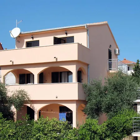 Apartamento Viktor-2 By Interhome