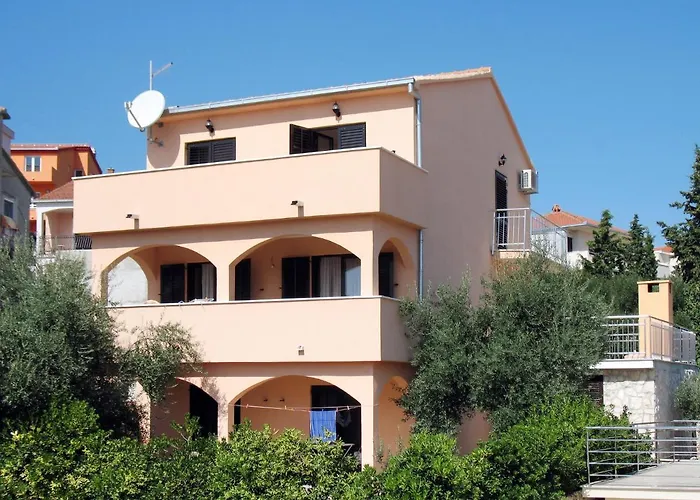 Apartamento Viktor-2 By Interhome